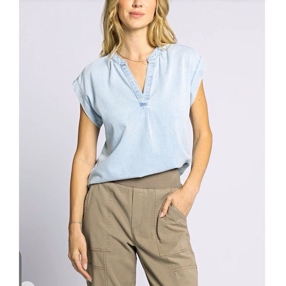 Cloth & Stone Light Blue Soft Denim Split V-Neck Top Cuffed Short Sleeve Size L